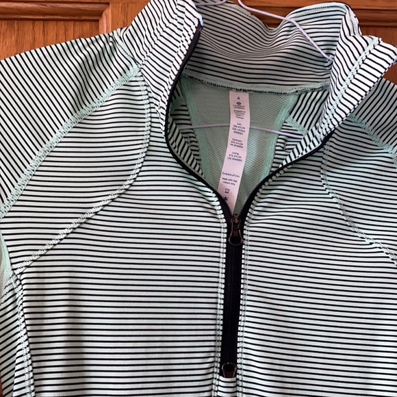Lululemon Half Zip Sweatshirt. Size 4. Light green with black stripes. - Picture 3 of 9